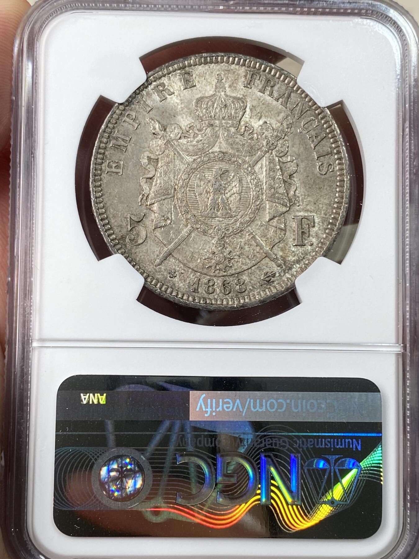 万国钱币拍卖第063期 NGC MS63 1868年法国拿破仑三世5法郎 斯特拉斯堡厂铸造 流通极其充分品种 原味欧陆五彩裹身车轮转光高点极佳 值得入藏的状态