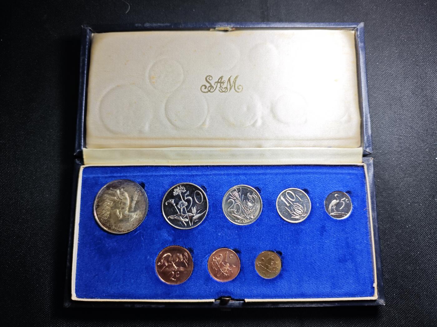 KK钱币收藏小铺   套币专场 2月预留时间 周末发货  1972南非大小面值清年精制套币 含1兰特银币