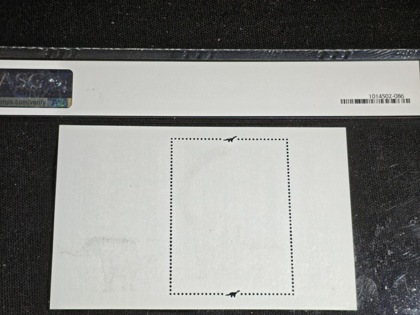 刘世昌艺术品销售中心～虎踞龙蟠*金杨在线联拍群第519期 2017年2017-11M（T）  《中国恐龙》 6元 特种邮票小型张（ASG   XF90   串号：1014502-086）1枚。