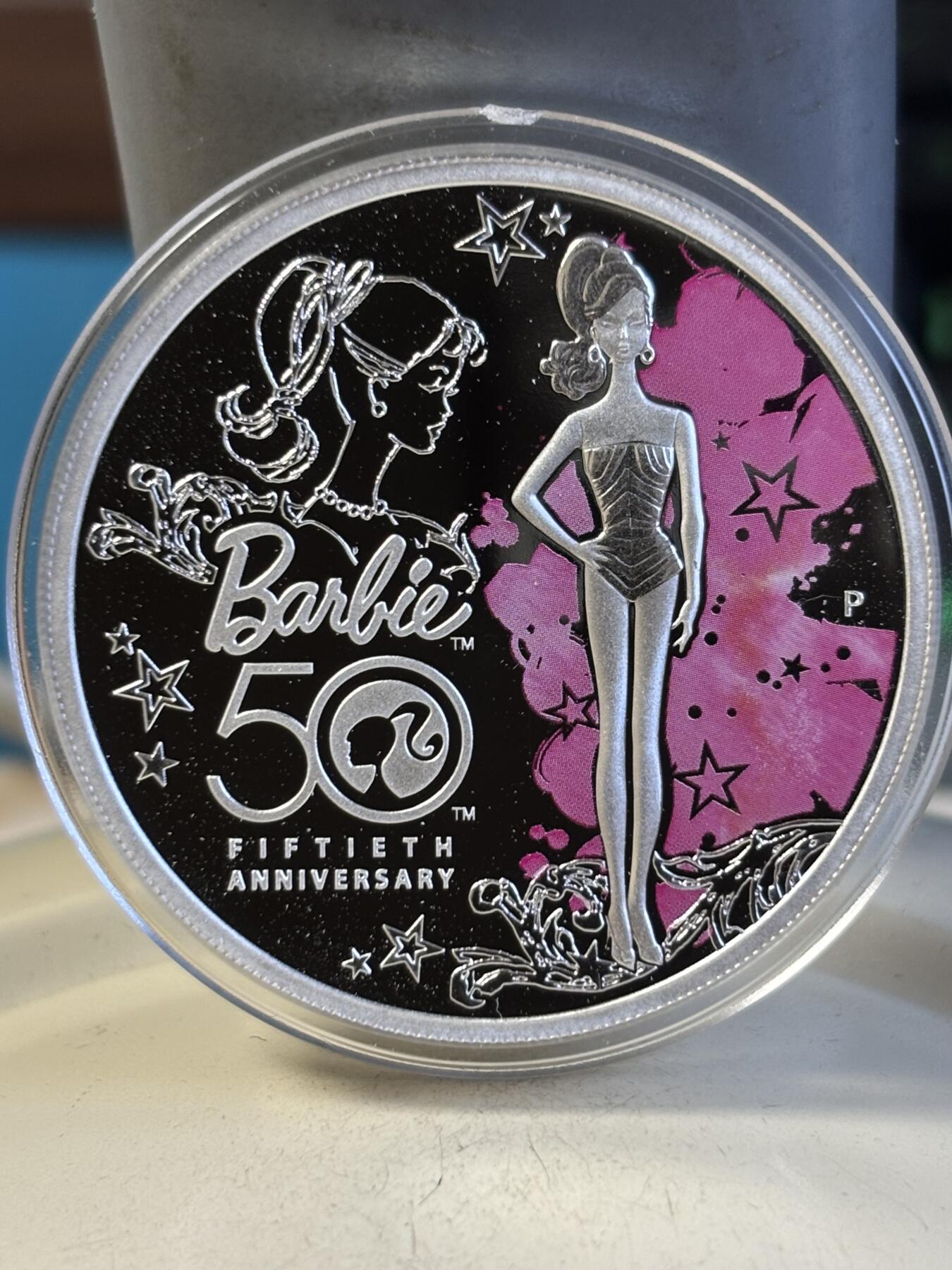 第194期拍卖 图瓦卢2009年芭比娃娃诞生50周年1盎司纪念彩银币,9999银，发行20000枚，有氧化