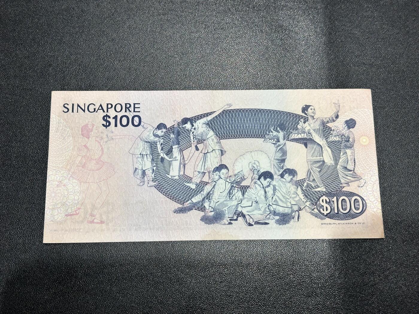 《外钞收藏家》第六百一十九期（精品场）（长期征集拍品、欢迎藏友们联系合作） 新加坡鸟版100元 非全新 品相如图 BWC版 非常精美