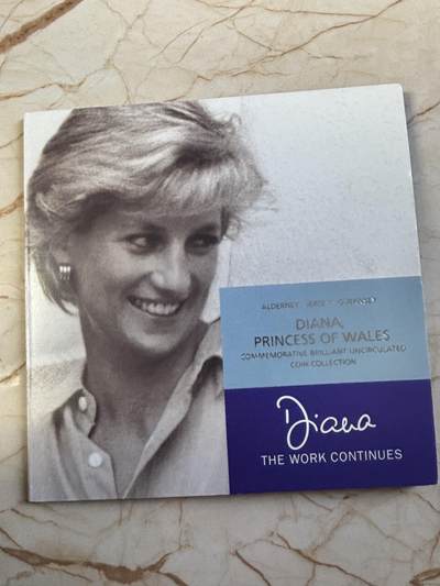 第194期拍卖 - 克劳斯获奖奥尔德尼泽西岛根西岛2002年戴安娜纪念币3枚套