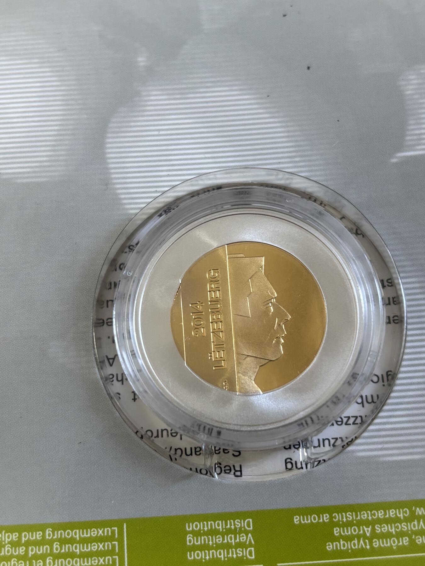 第194期拍卖 卢森堡2014年植物系列苹果树5欧精制双色北欧金纪念银币，925银+5.93克北欧金，发行3000枚