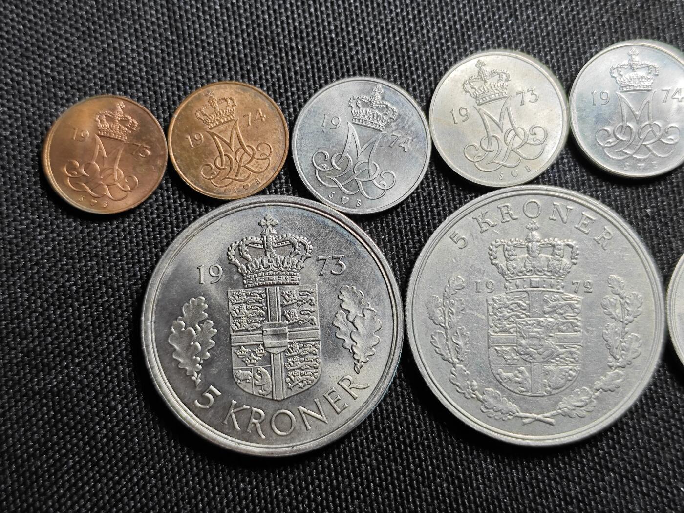 KK钱币收藏小铺   套币专场 2月预留时间 周末发货  丹麦男头女王大小面值各一套 含好品