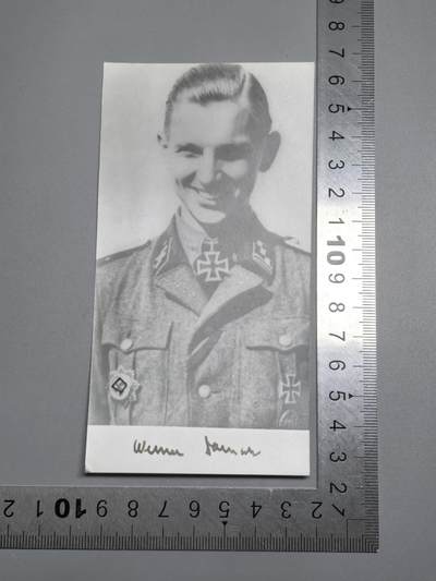 小驴勋章奖章收藏3月21日周六晚六点拍卖（珍爱和平，收藏战争，铭记历史，勿忘国耻，忠党爱国。有偿代拍，送拍规则在简介最后，参拍须阅读规则后再参拍，关系到运费包装发货时效真假辨别等关键信息，拍卖时不再发原图，看大图店主微信码在拍卖店铺介绍里） - 青年团师骑士铁十字勋章获得者维尔纳·达姆施（Werner Damsch）战后签名照，DK上方框是笔画的不是打码