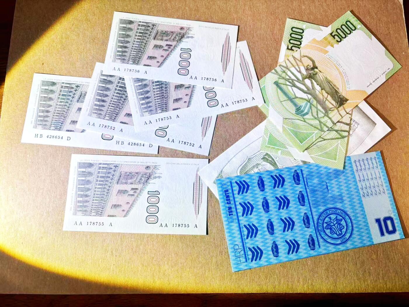 【Blue Auction】世界纸币精拍第796期——18级TOP拍卖/信誉/品质/专业/高效💫 【一组9张】意大利 1982年1000里拉 含4张AAA冠 全新UNC&意大利5000里拉 全新UNC&圣赫勒拿1镑 女王 全新 A/1首发冠 全新UNC&赫特河公国 1970年10分 全新UNC