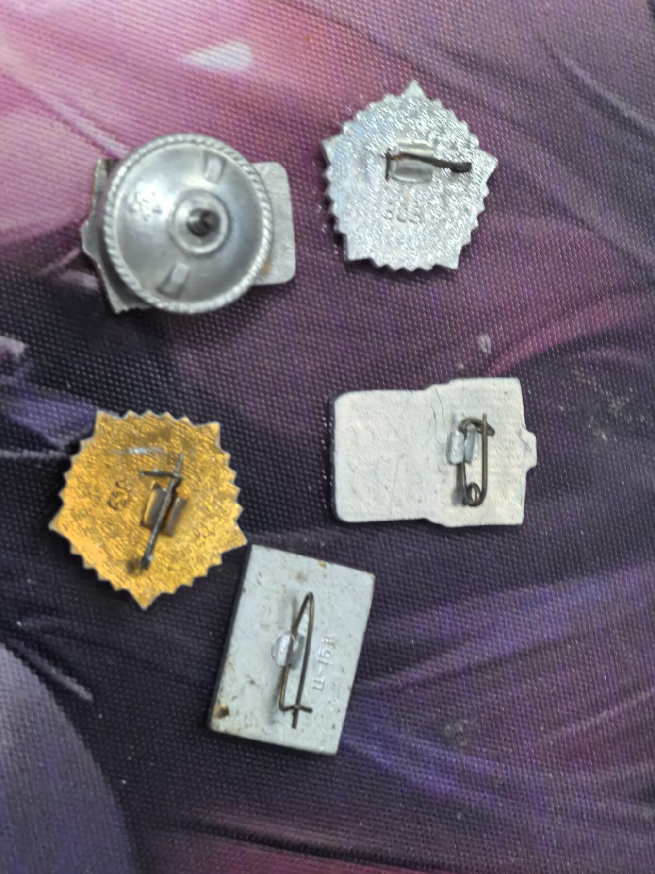 苏联勋章奖章拍卖 本次有亚捏，苏联艺术家，2次英雄的奖状，国际运动员全套等好货 不要错过 3月20日晚上九点结束在麦稀奇 找不到的加我qq或者微信都是184277308备注苏章拍卖。