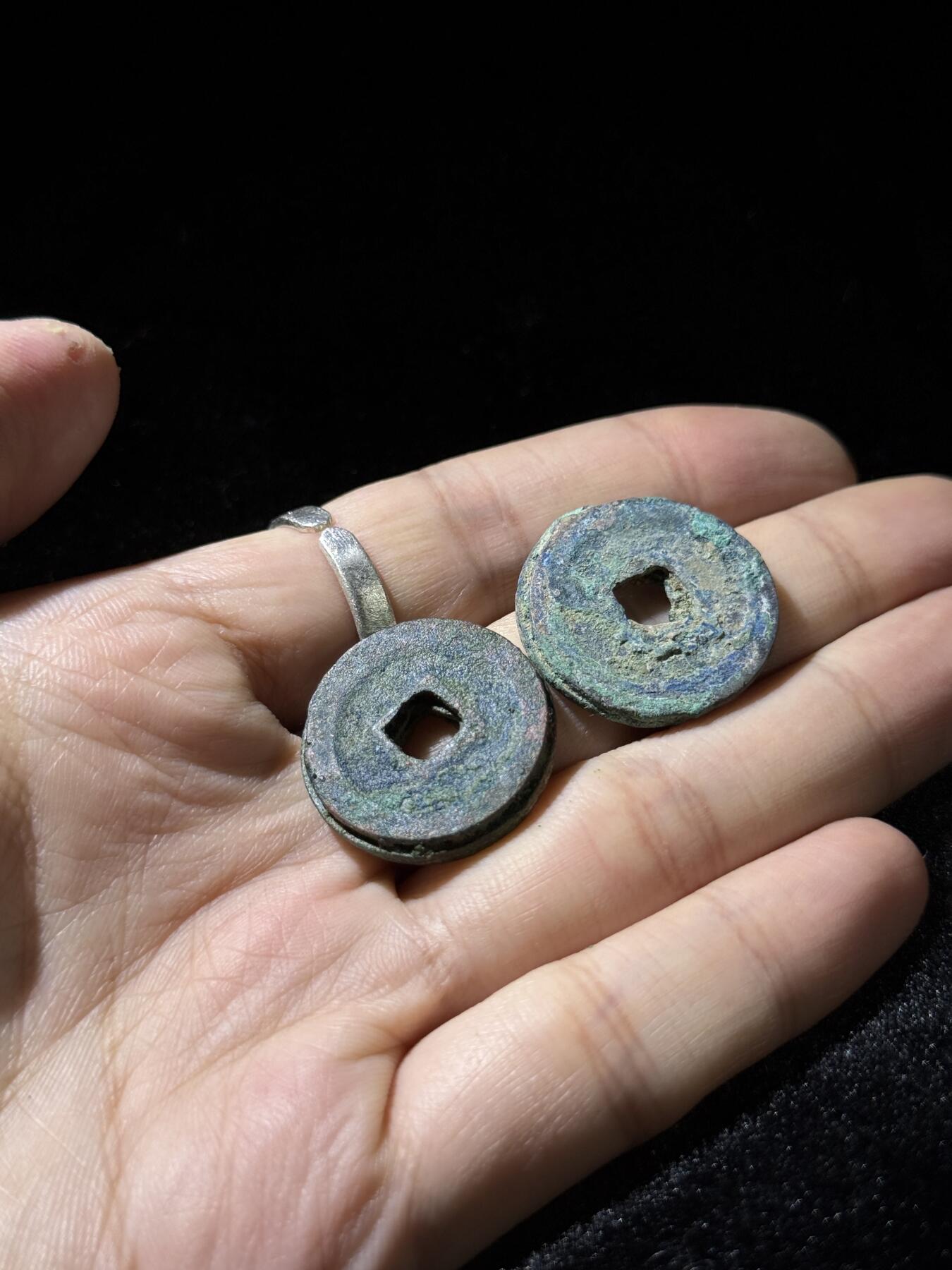 戎马世界章牌大赏，铜钱场 宋钱小饼子一组，三联加两联