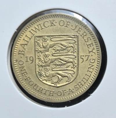 外国优质老铜币银币苏联纪念章，每周六晚九点倒数截拍，满百包邮可寄存，持续收拍 - 泽西行政区1957年1/4先令铜币，正面为伊丽莎白二世头像，背面是泽西三狮纹章，见证了泽西作为英国皇家属地在十进制前的货币体系与历史身份