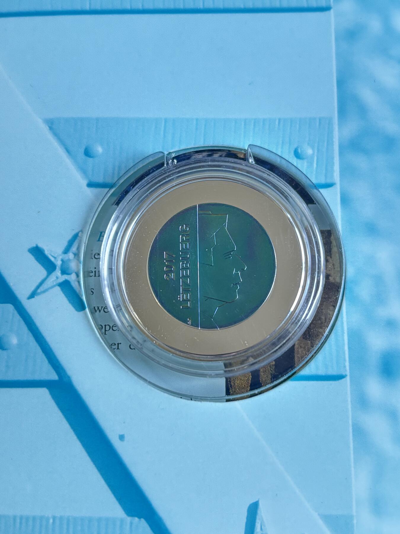 第194期拍卖 卡装卢森堡2017年银铌城堡系列雷当日城堡银铌双金属币，金属:925银/铌，重量:15.48克，直径:34毫米，发行：7000枚