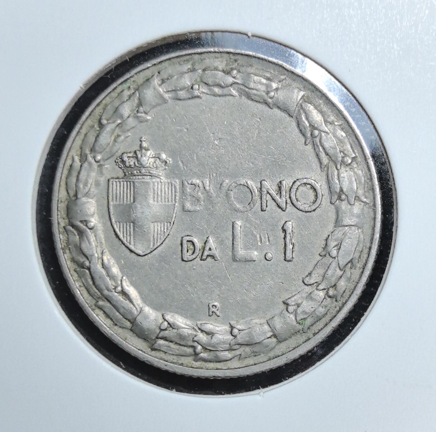 外国优质老铜币银币苏联纪念章，每周六晚九点倒数截拍，满百包邮可寄存，持续收拍 意大利1922 年1 里拉，属法西斯上台前夕的王国货币，正面为象征意大利的自由女神坐像，背面饰萨伏依王朝纹章，见证意大利近代政治更迭，是欧洲早期币收藏的入门佳品。