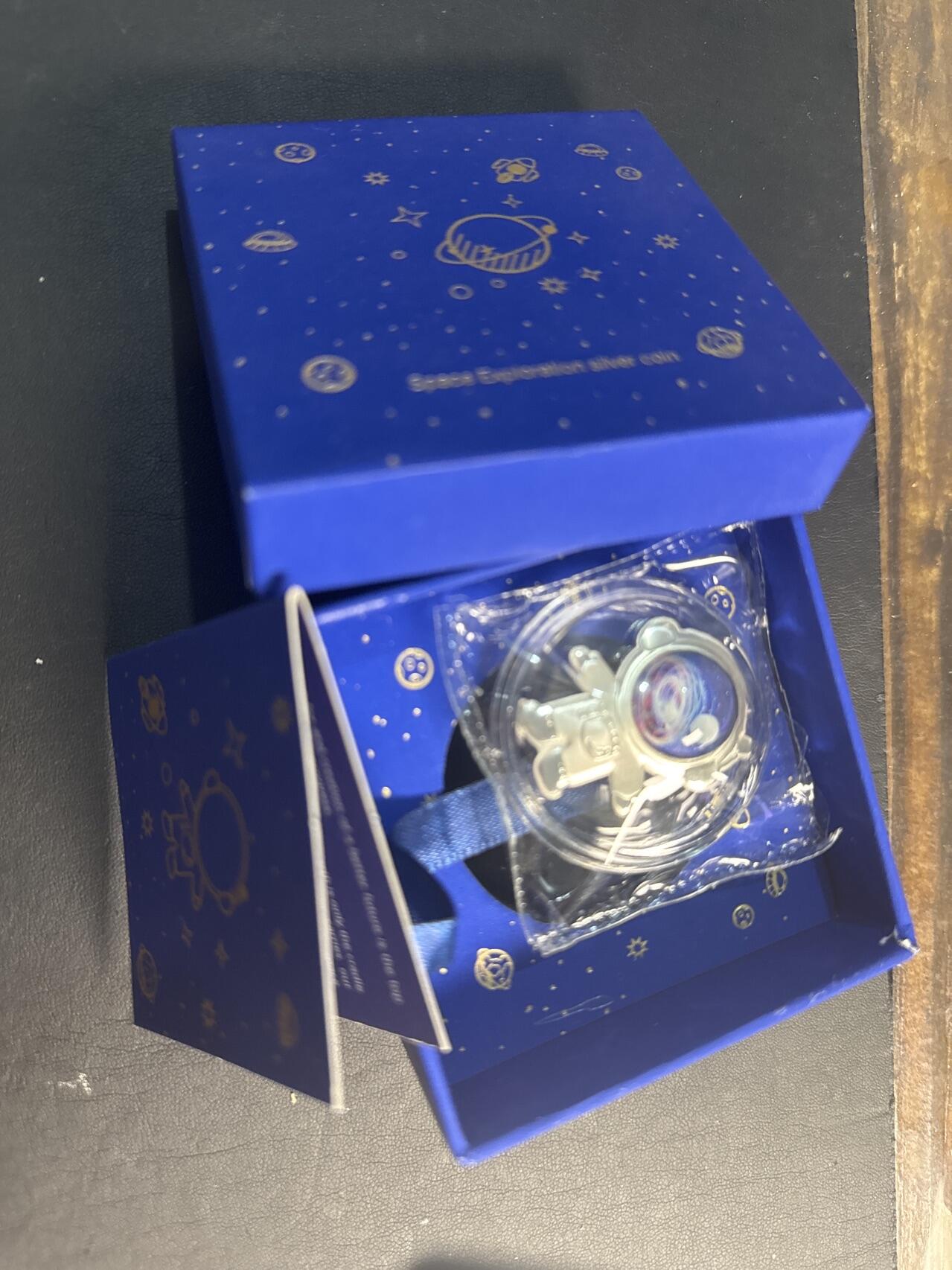 ❤️【币观天下】❤️ 第345期钱币拍卖场- 2026.3.20周五晚上6点半场 长期征集拍品  斐济2021年太空探索宇航员形状10克彩色纯银银币