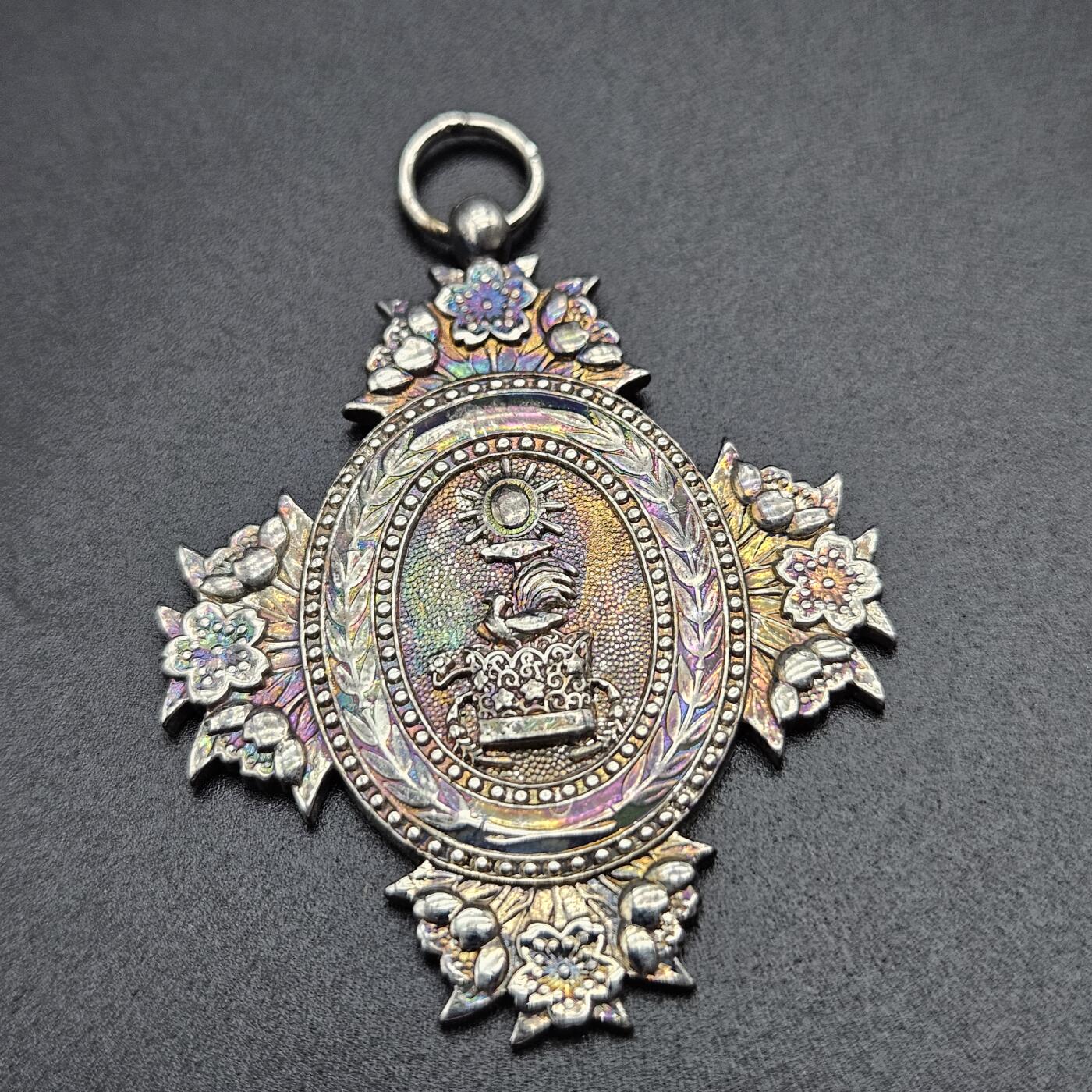 0元起拍勋章 第340期 咸鱼国勋章拍卖专场 3月22日（周日）下午6：00开始 低精度影剧版 宝冠章 非银制