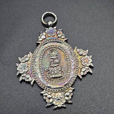 0元起拍勋章 第340期 咸鱼国勋章拍卖专场 3月22日（周日）下午6：00开始 - 低精度影剧版 宝冠章 非银制