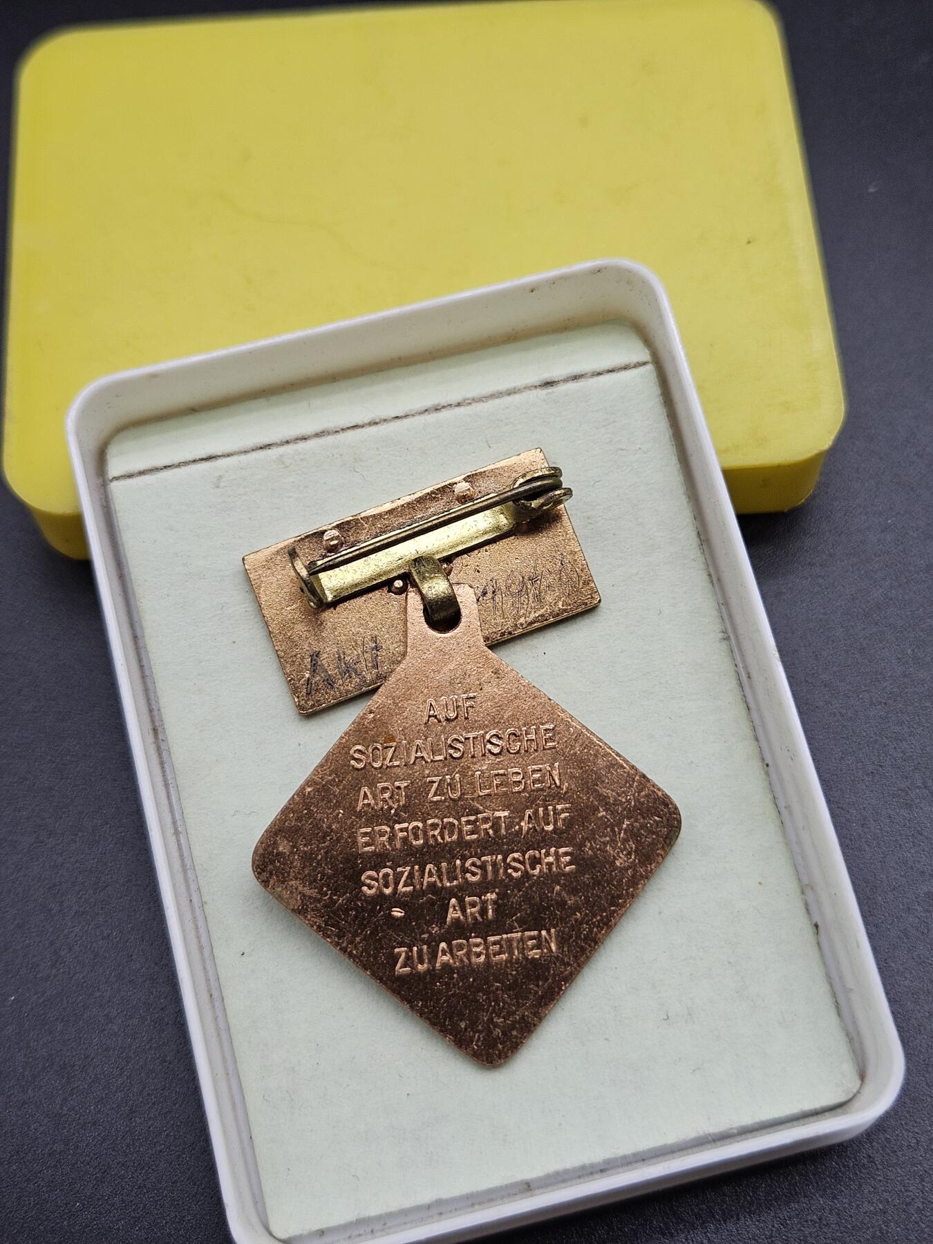 0元起拍勋章 第340期 咸鱼国勋章拍卖专场 3月22日（周日）下午6：00开始 东德劳动奖章带盒 早期上挂