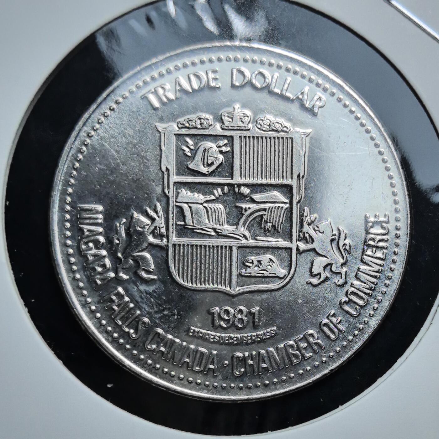 外国优质老铜币银币苏联纪念章，每周六晚九点倒数截拍，满百包邮可寄存，持续收拍 加拿大1981年尼亚加拉瀑布贸易元，正面刻画 “雾中少女” 印第安传说，背面铸城市徽章与尼亚加拉大瀑布景观，兼具北美原住民传说与地域地标，是北美旅游纪念代币的特色收藏品种。