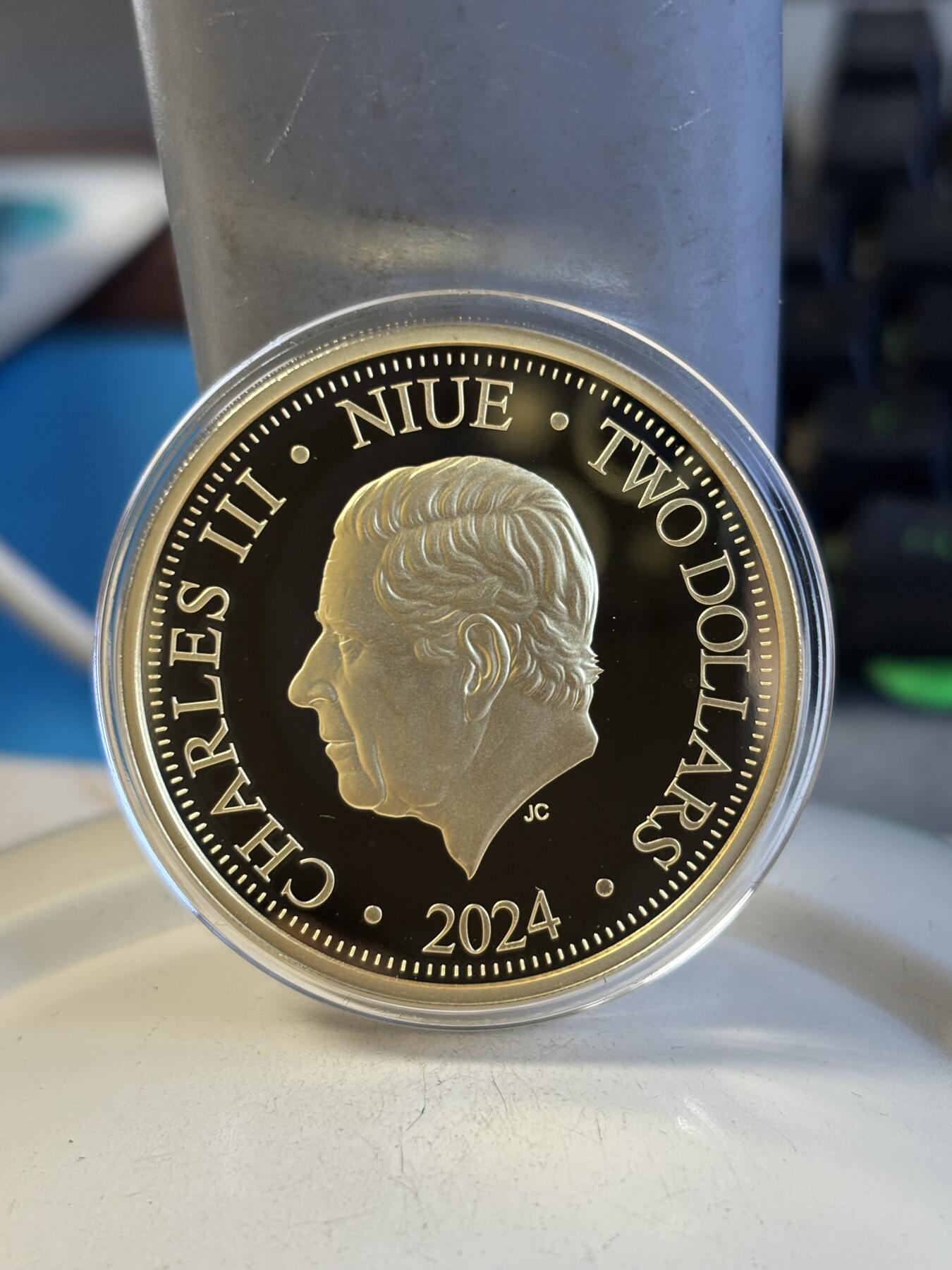 第194期拍卖 纽埃2024年狮子王穆法萨和辛巴1盎司镀金版本银币，999银，发行1994枚