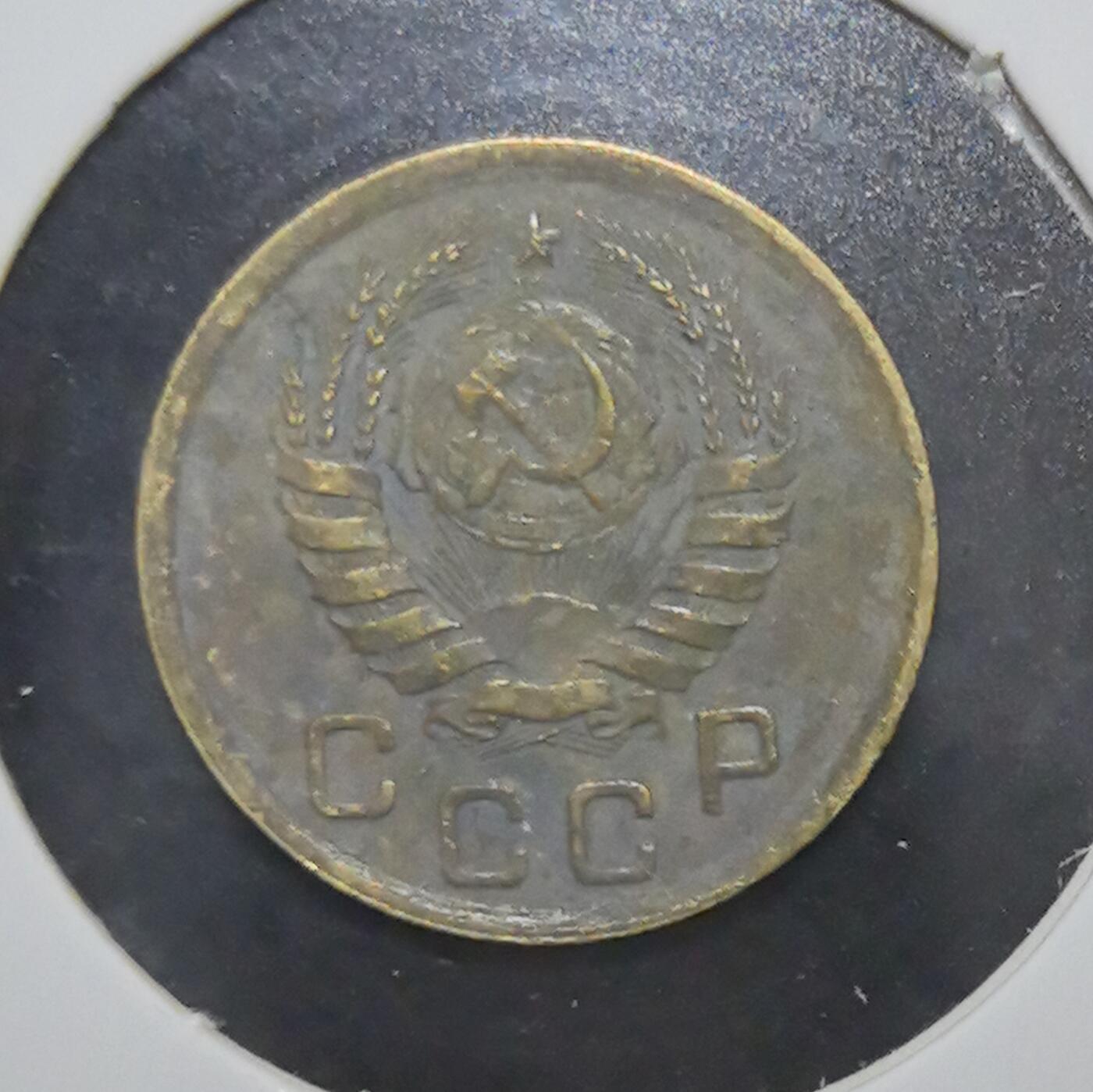 外国优质老铜币银币苏联纪念章，每周六晚九点倒数截拍，满百包邮可寄存，持续收拍 苏联1938年1戈比铜币，正面铸有“全世界无产者，联合起来！”口号与苏联国徽，见证斯大林时代红色理想，背面面值与麦穗纹饰呼应工业化进程，铜质包浆温润，是极具历史厚重感的苏联早期钱币收藏入门品种。