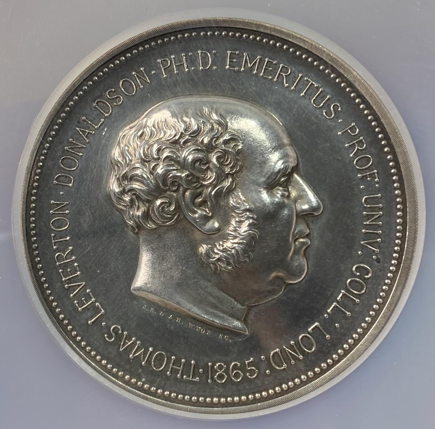 万国钱币拍卖第063期 NGC MS61 1951年英国伦敦大学托马斯·唐纳森奖大银章 57MM巨型 由JS和AB Wyon设计 背面花环内刻有铭文：纪念/长期而热忱的/在促进/建筑学研究方面/所作出的贡献 Thomas Leverton Donaldson（1795-1885） 建筑师和作家 皇家艺术学院银奖获得者 1841-1864 年建筑学荣誉教授 1864 年建筑师学会主席