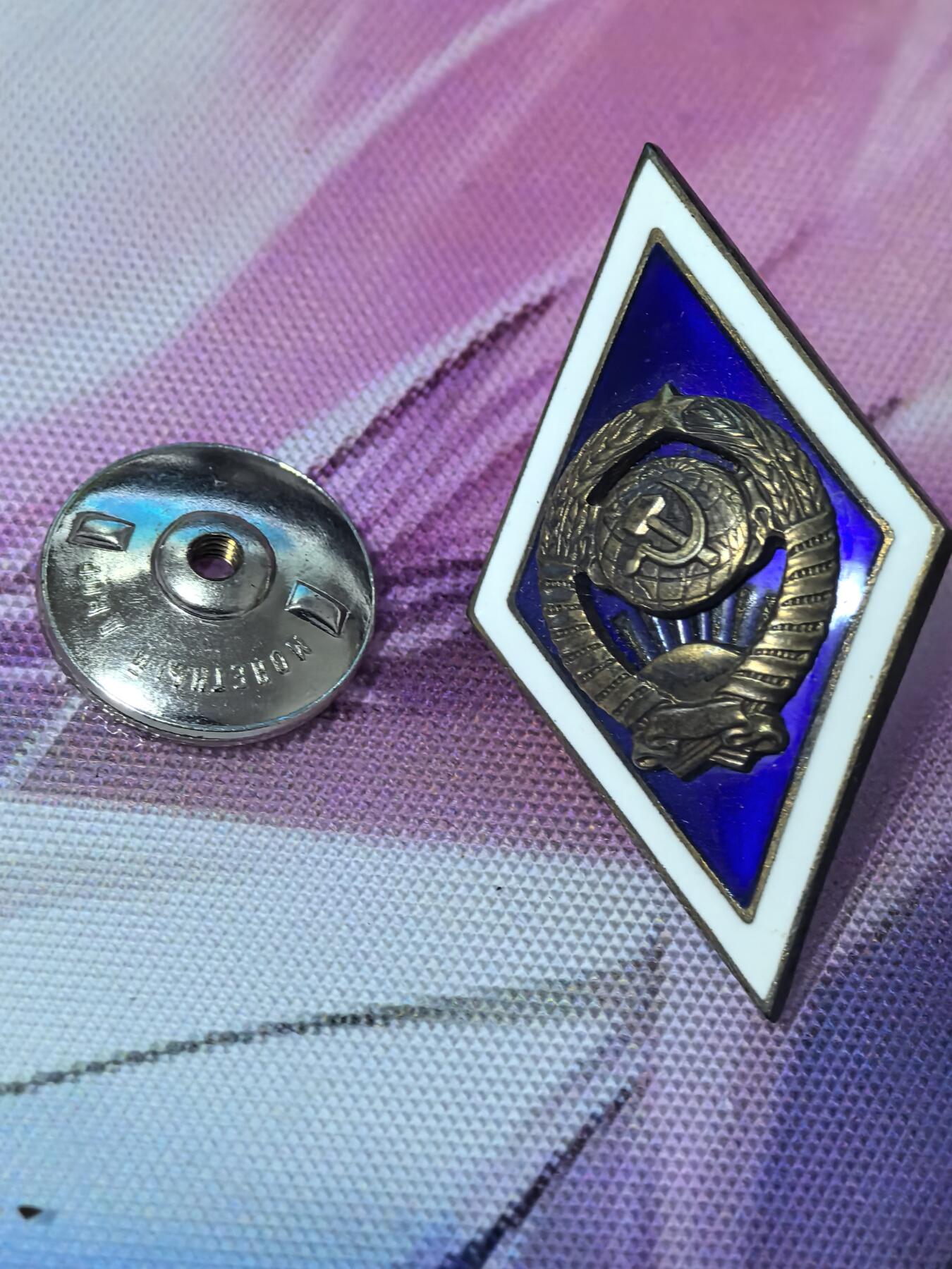 苏联勋章奖章拍卖 本次有亚捏，苏联艺术家，2次英雄的奖状，国际运动员全套等好货 不要错过 3月20日晚上九点结束在麦稀奇 找不到的加我qq或者微信都是184277308备注苏章拍卖。