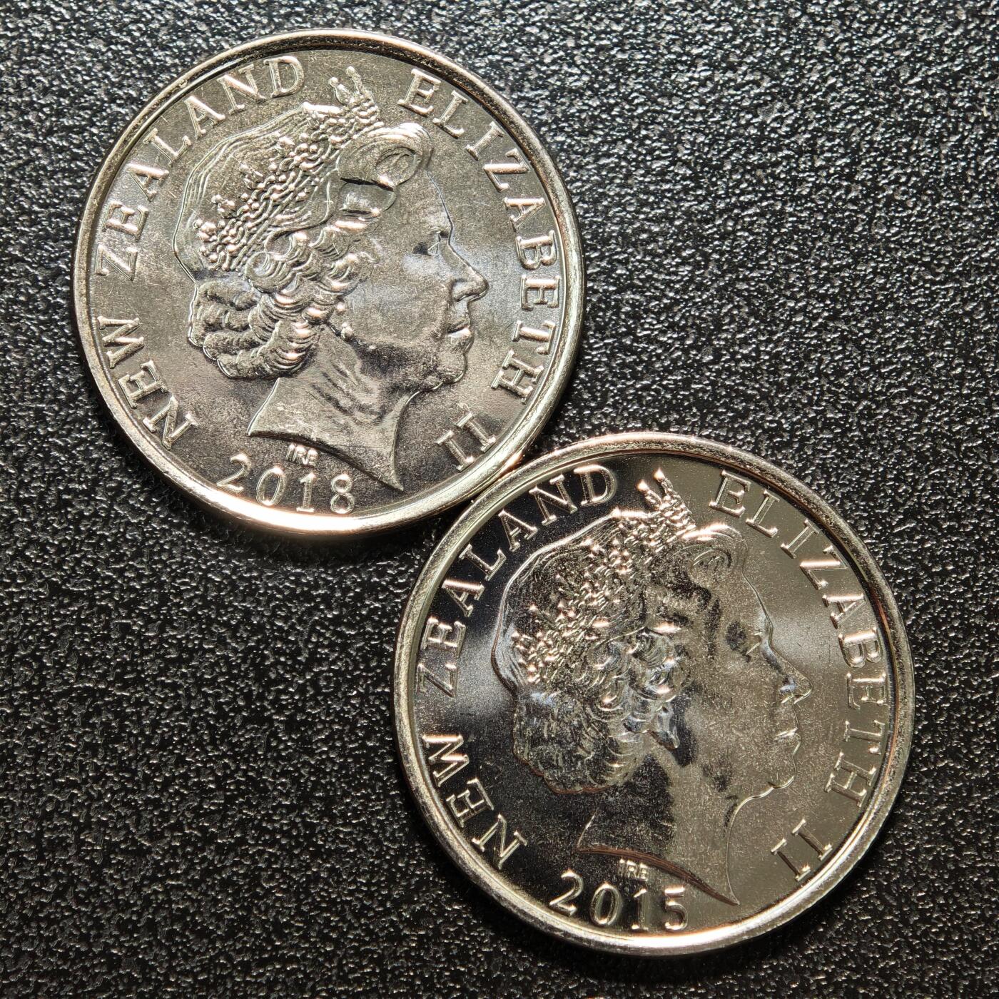 【德藏】世界币章拍卖第168期（拍品征集中~欢迎藏友联系） 2枚一组 2018年 新西兰第一次世界大战停战百年50分彩色纪念镍币 及 2015年 新西兰澳新军团50分彩色纪念镍币   直径约：23.4mm/枚；重约：5g/枚