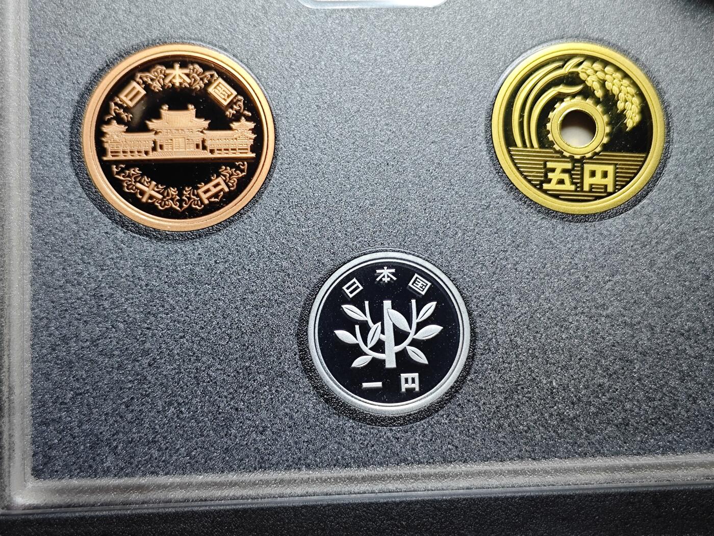 KK钱币收藏小铺   套币专场 2月预留时间 周末发货   1990日本官方发行黑本精制套币