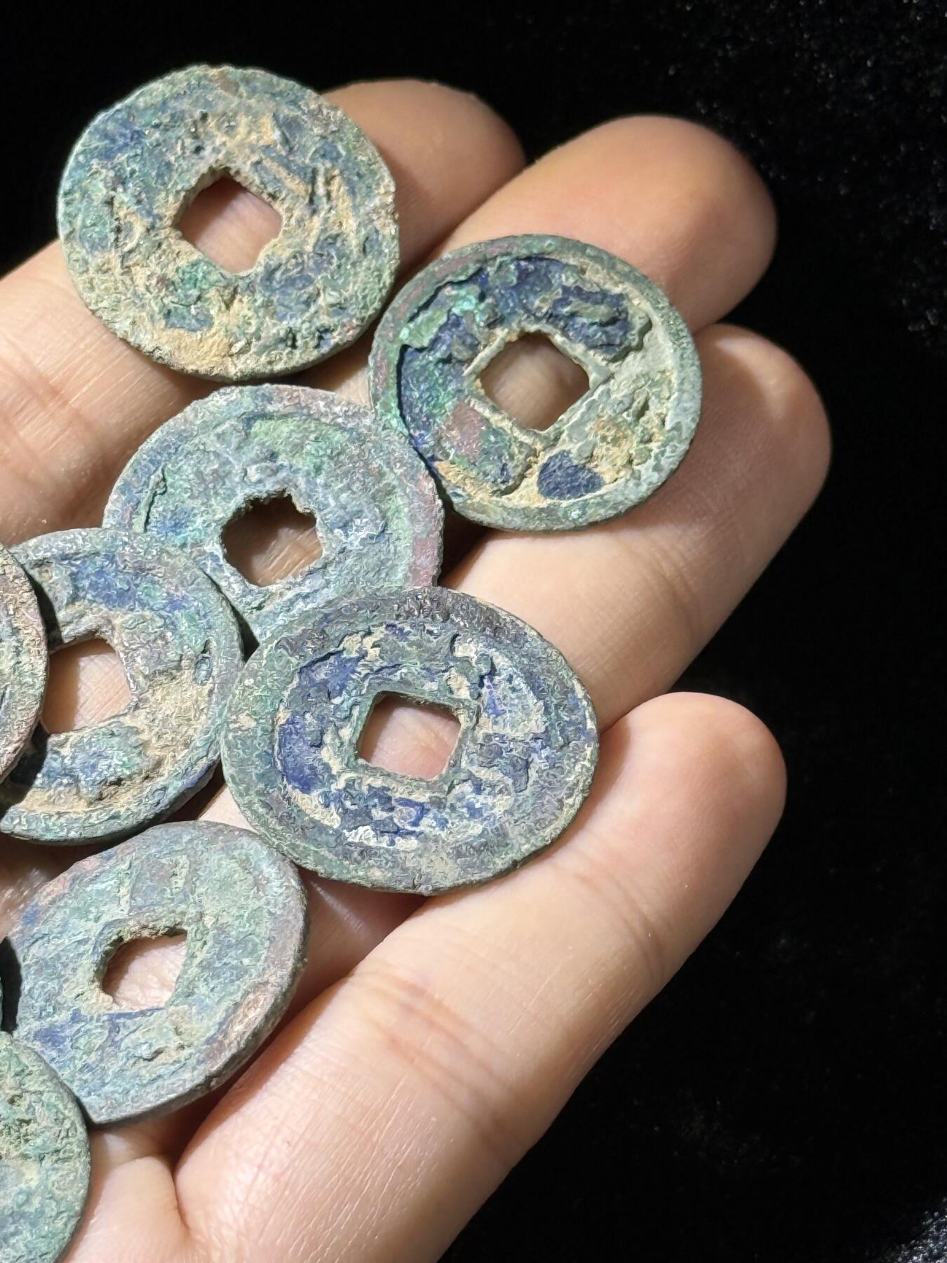 戎马世界章牌大赏，铜钱场 宋小平钱一组，未清理