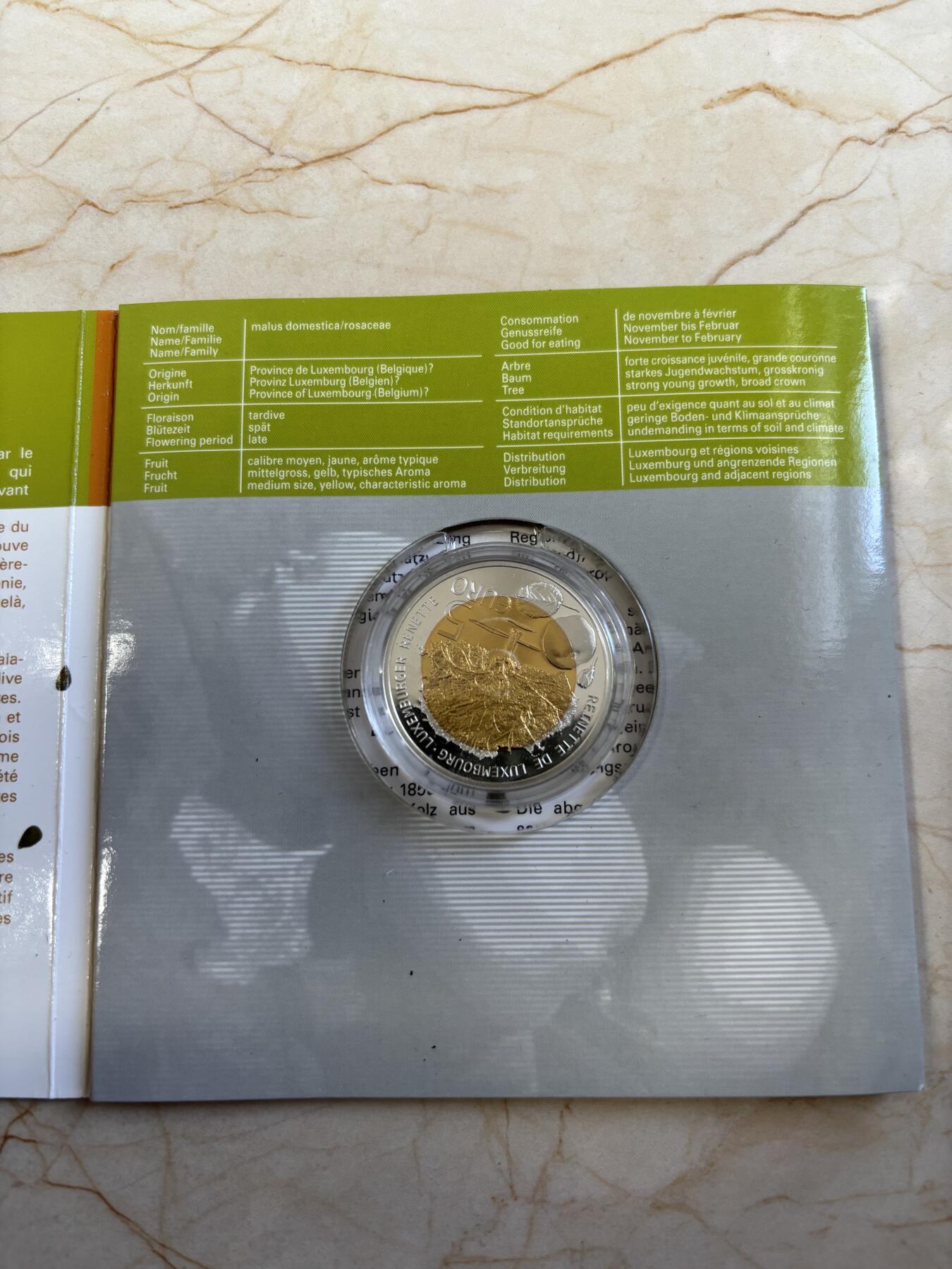 第194期拍卖 卢森堡2014年植物系列苹果树5欧精制双色北欧金纪念银币，925银+5.93克北欧金，发行3000枚