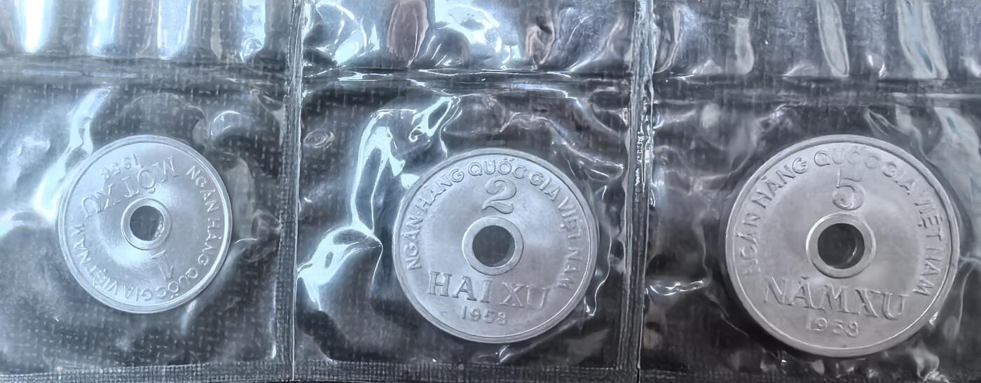 外国优质老铜币银币苏联纪念章，每周六晚九点倒数截拍，满百包邮可寄存，持续收拍 1958年北约过渡政府套币3枚