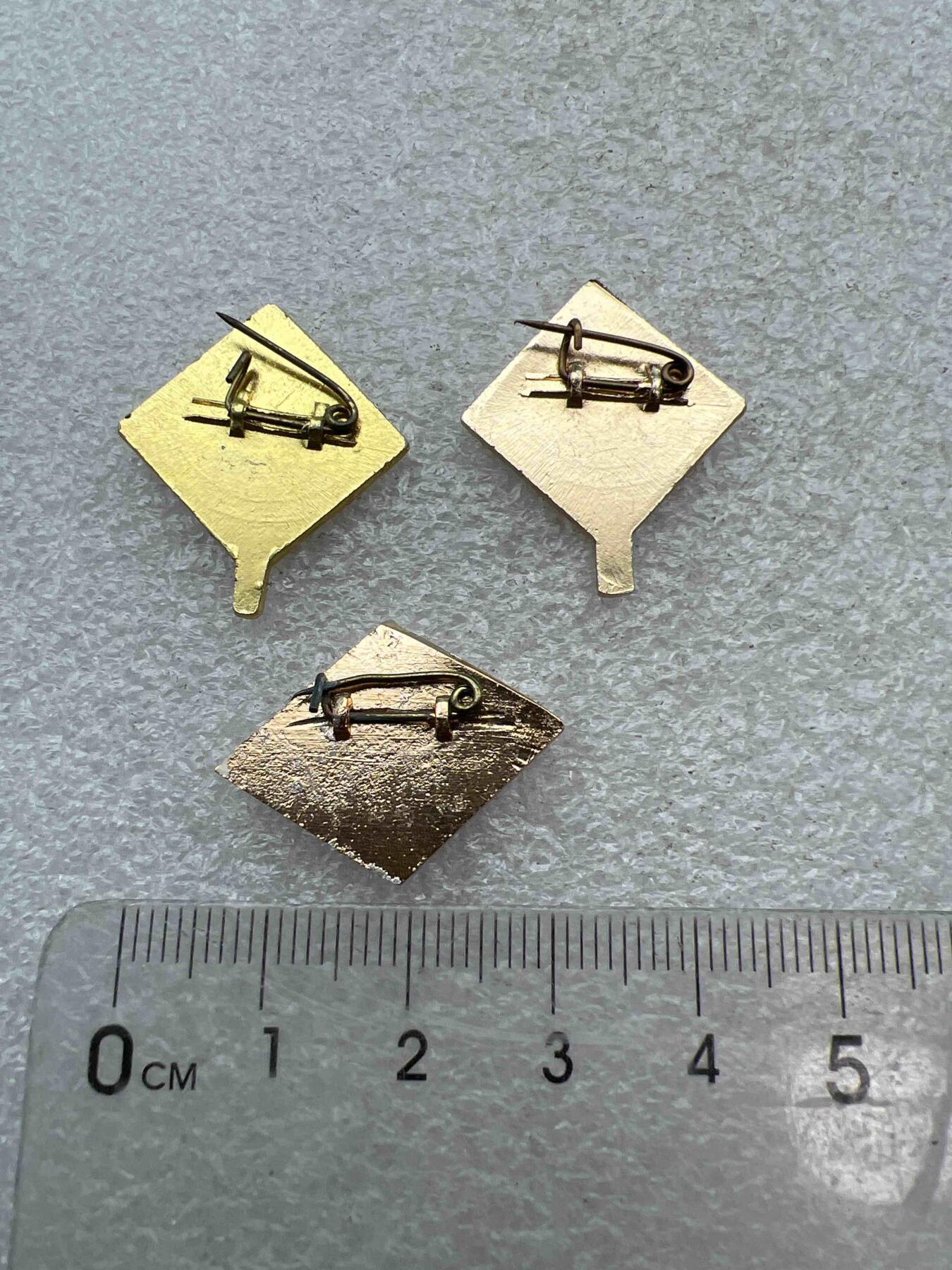 真品像章，纪念章 真品像章、纪念章