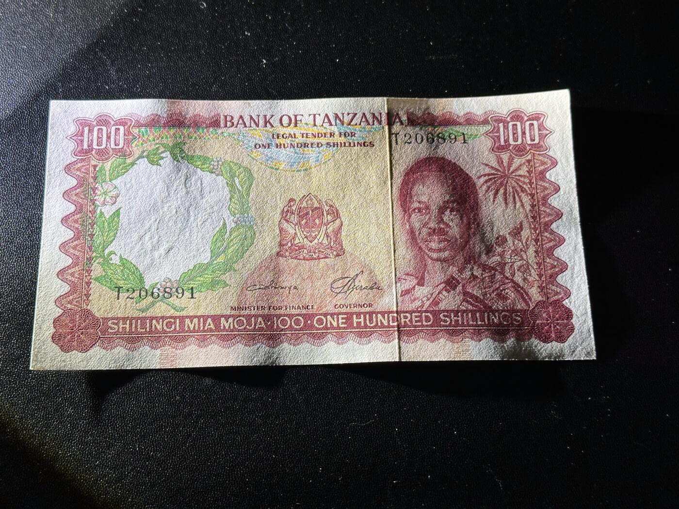 《外钞收藏家》第六百一十九期（精品场）（长期征集拍品、欢迎藏友们联系合作） 坦桑尼亚100先令 无47靓号 UNC- 尾891