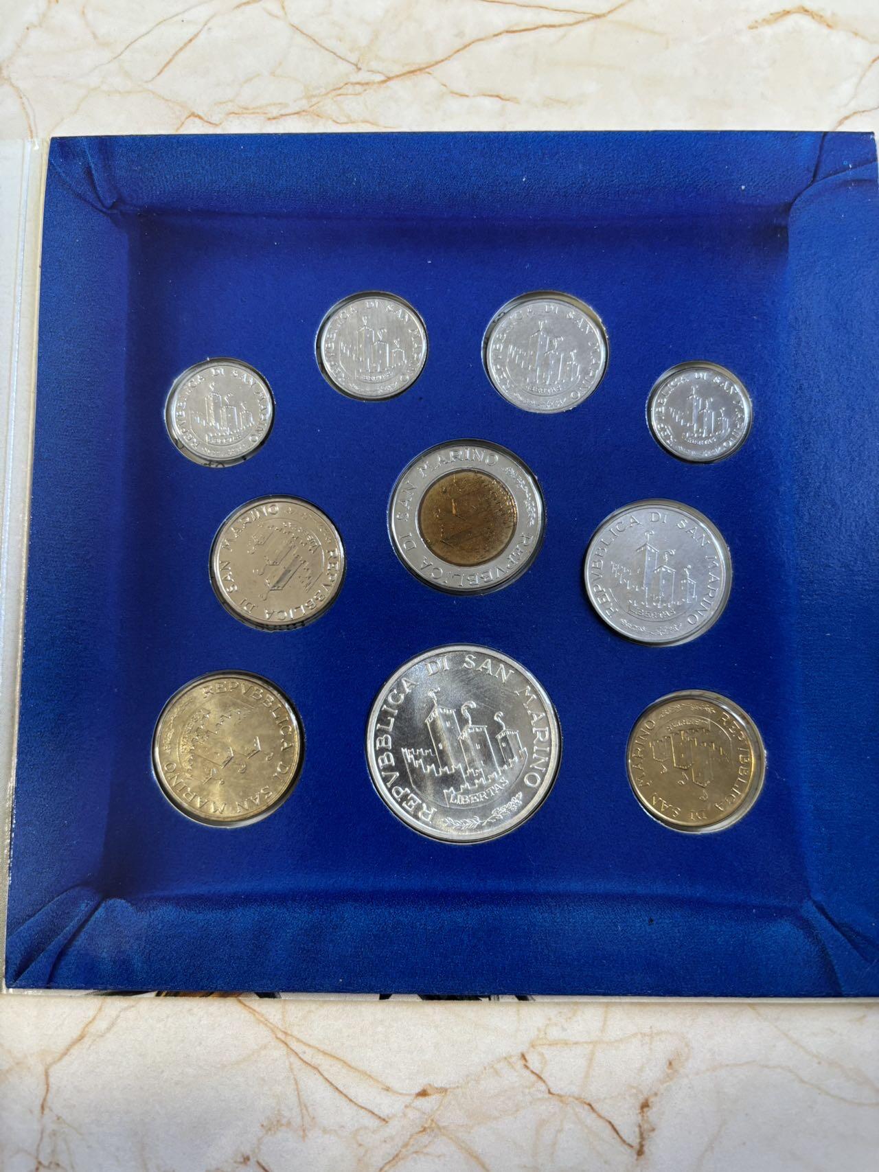 第194期拍卖 圣马力诺1993年迈向统一世界10枚硬币卡装，含一枚硬币，835银，14.6克