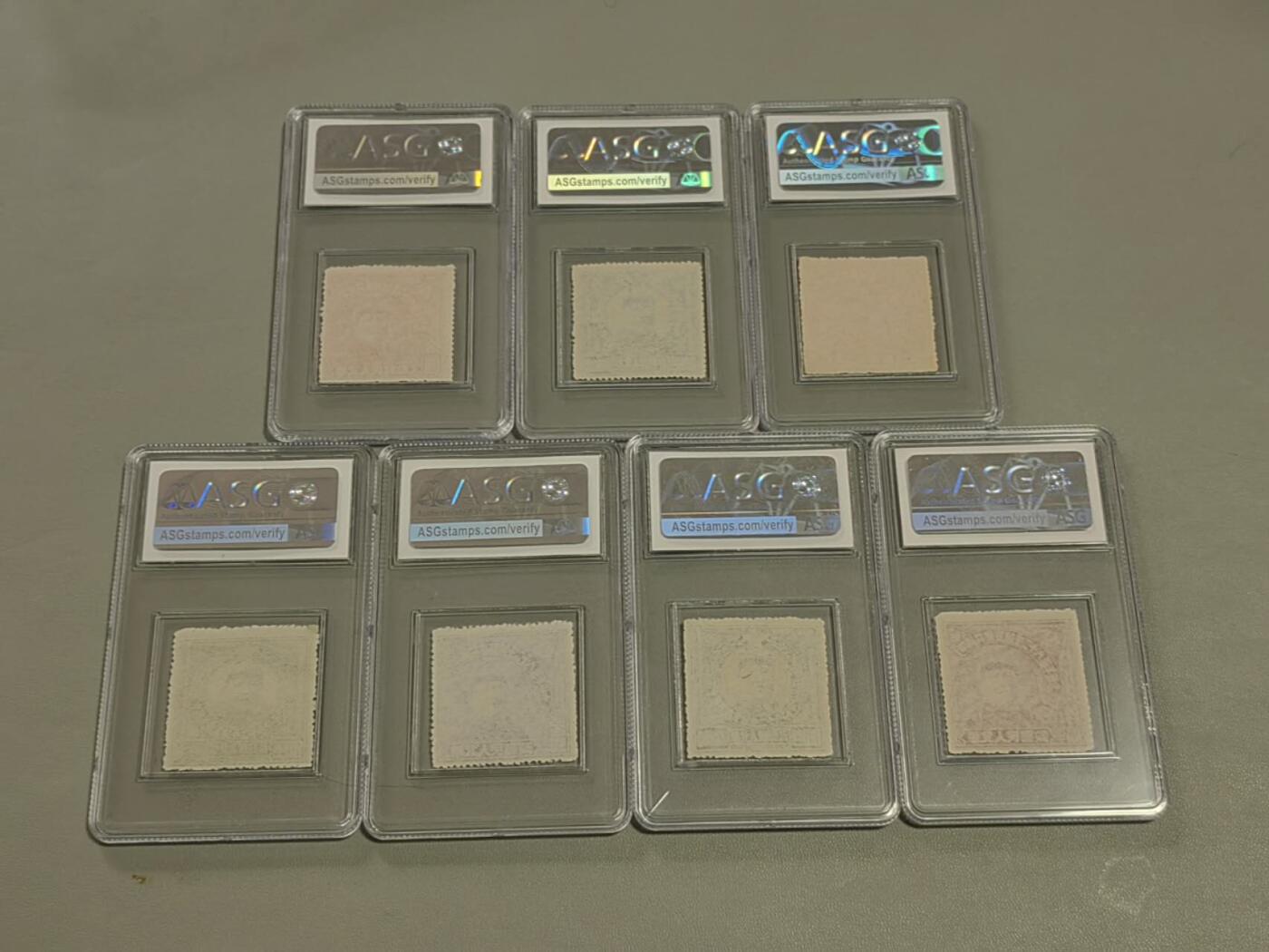 洪涛臻品批发群 精选邮票限时拍卖第1290期  华北区中国共产党诞生28周年纪念邮票一套，10元面值ASG85无OP，其余ASG85OP，《120元面值右下角原始轻微小裂痕如图》。解放区草纸票，人气精品，解放区票由于当时技术有限，纸张质量都特别差，多数都是80分，85分在很多品种里都是冠军分。能评到85OP已是十分不易，注意提前囤精品，套票小瑕疵，低起步价，注意捡漏