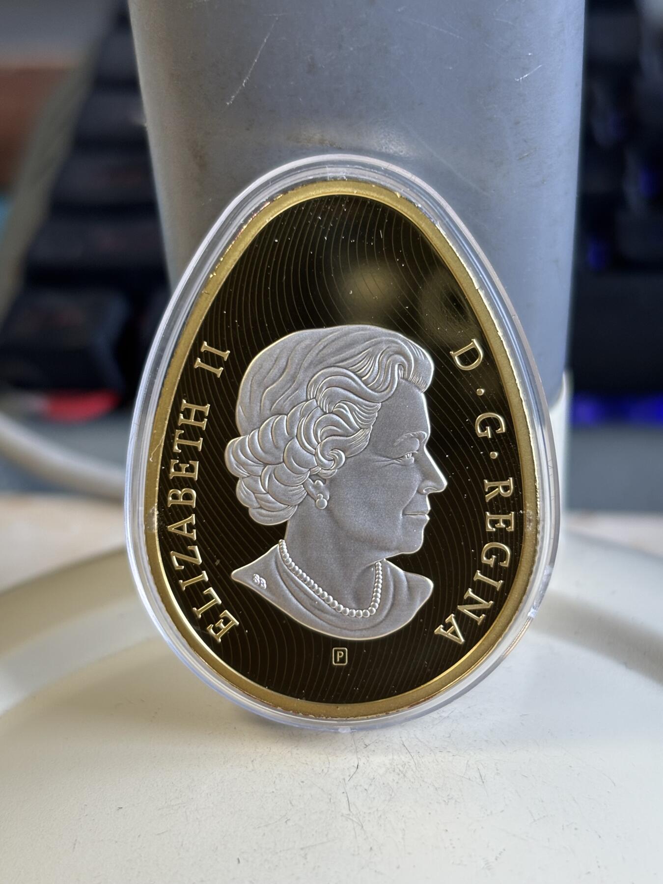 第194期拍卖 加拿大2018年彩色镀金彩蛋20加元椭圆1盎司纪念银币，9999银，31.82克，发行5000枚