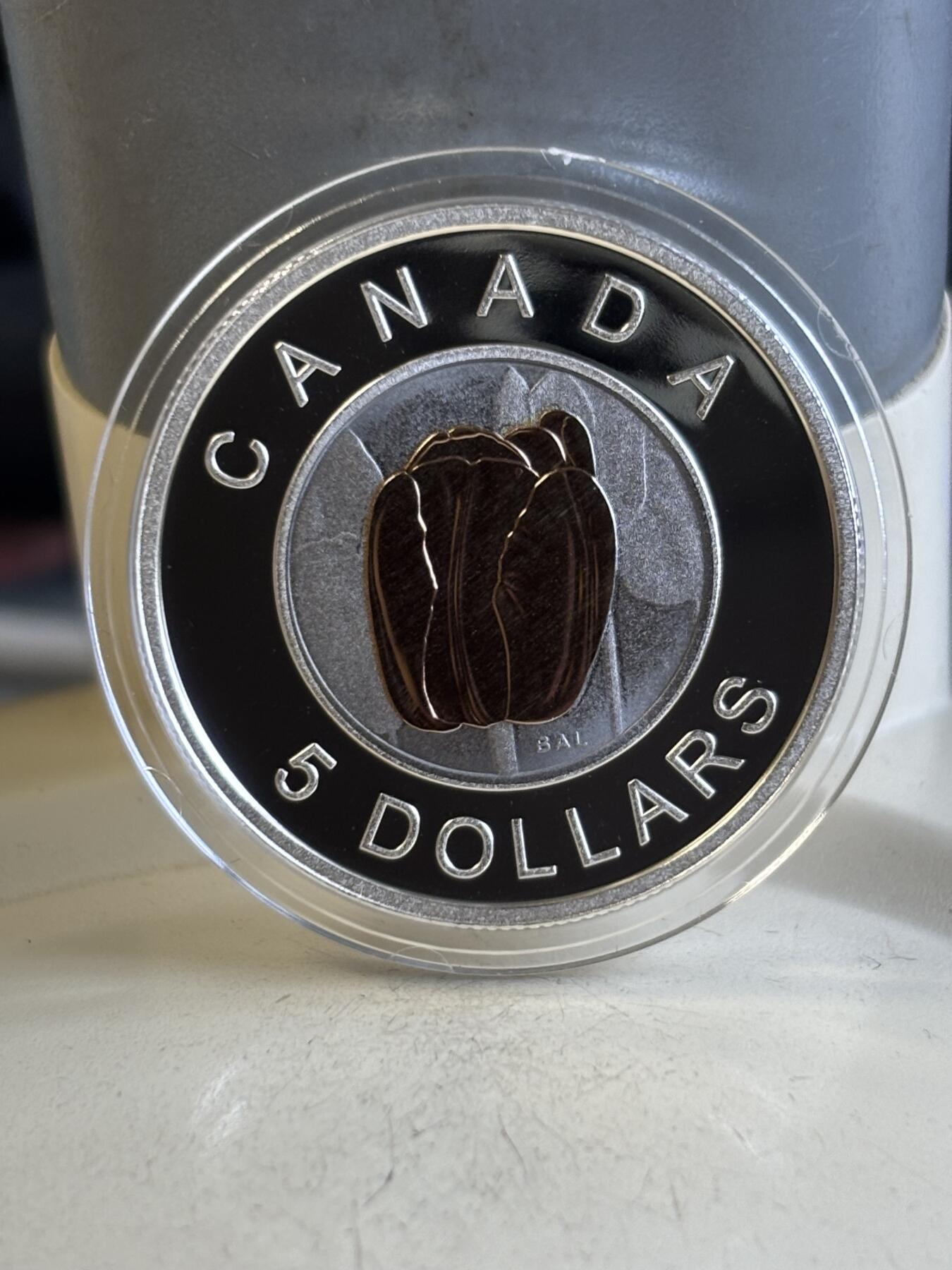 第194期拍卖 加拿大2014年花卉系列1郁金香精制双色银铌币，925银和999铌，9克，发行6000枚