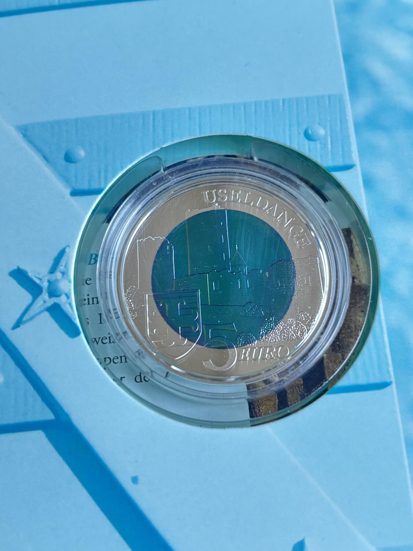 第194期拍卖 卡装卢森堡2017年银铌城堡系列雷当日城堡银铌双金属币，金属:925银/铌，重量:15.48克，直径:34毫米，发行：7000枚