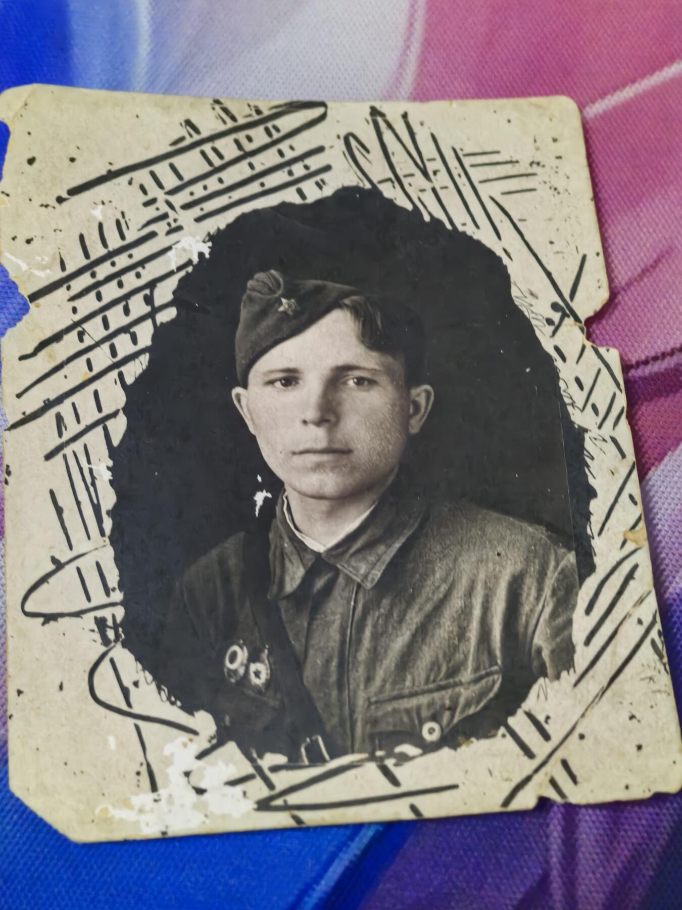 苏联勋章奖章拍卖 本次有亚捏，苏联艺术家，2次英雄的奖状，国际运动员全套等好货 不要错过 3月20日晚上九点结束在麦稀奇 找不到的加我qq或者微信都是184277308备注苏章拍卖。