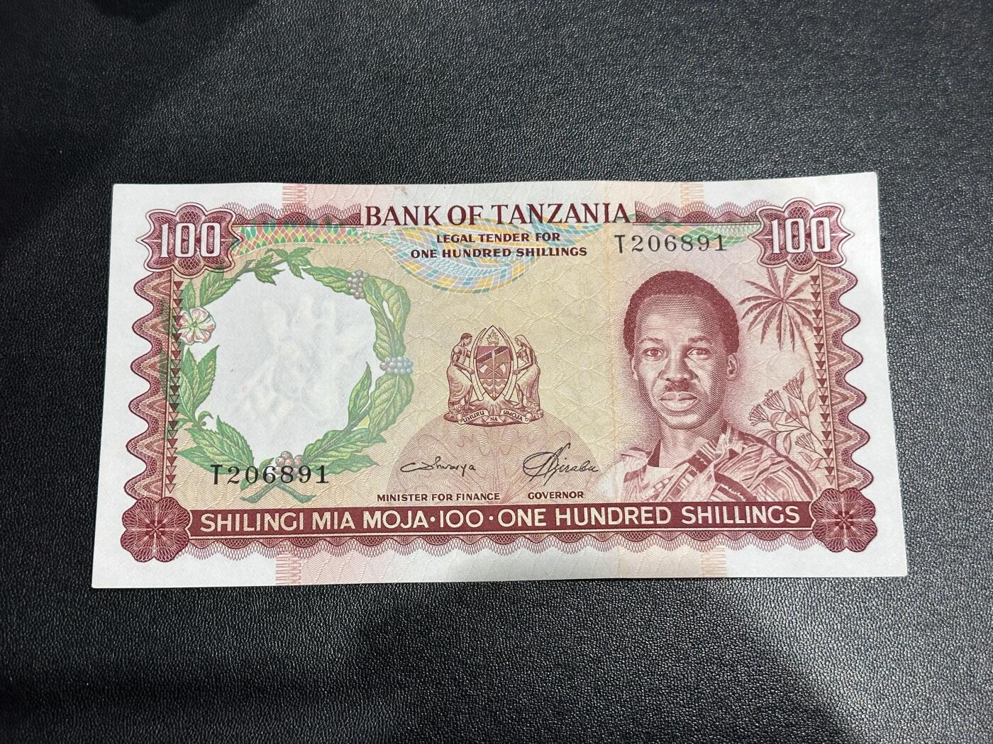 《外钞收藏家》第六百一十九期（精品场）（长期征集拍品、欢迎藏友们联系合作） 坦桑尼亚100先令 无47靓号 UNC- 尾891