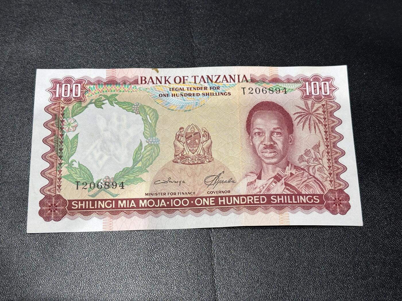 《外钞收藏家》第六百一十九期（精品场）（长期征集拍品、欢迎藏友们联系合作） 坦桑尼亚100先令  UNC- 尾894 币上有个污点