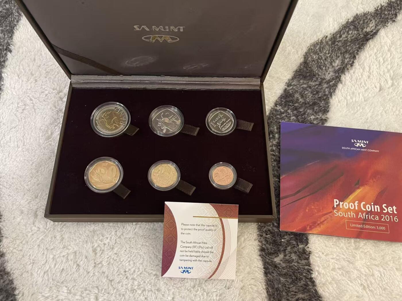 ❤️【币观天下】❤️ 第345期钱币拍卖场- 2026.3.20周五晚上6点半场 长期征集拍品  南非2016年官方盒装精制币套装 盒证齐全 发行量仅3000套