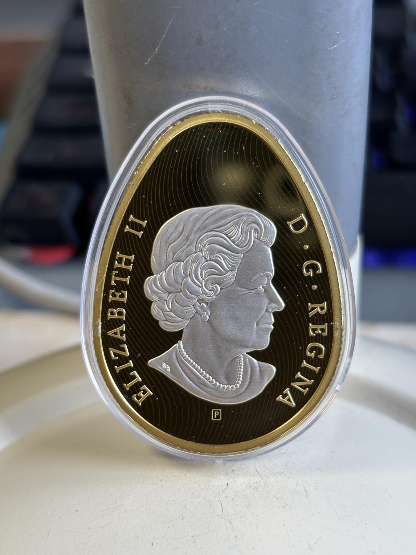 第194期拍卖 加拿大2018年彩色镀金彩蛋20加元椭圆1盎司纪念银币，9999银，31.82克，发行5000枚