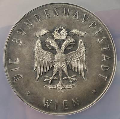 万国钱币拍卖第063期 - NGC MS63 1937年奥地利第一共和国和联邦州维也纳颁发的忠诚服务荣誉大银章 联邦首都维也纳颁发以表彰johann plank25年的服务贡献 罕见磨砂MATTE工艺 65.3MM 88.6G大规格 边铭MÜNZAMT WIEN A 900