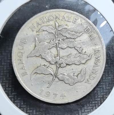 外国优质老铜币银币苏联纪念章，每周六晚九点倒数截拍，满百包邮可寄存，持续收拍 - 卢旺达1974年10法郎，正面为卢旺达国徽与 “自由、合作、进步” 格言，背面以咖啡枝叶象征国家经济支柱，见证了卢旺达独立后的货币体系与农业特色。