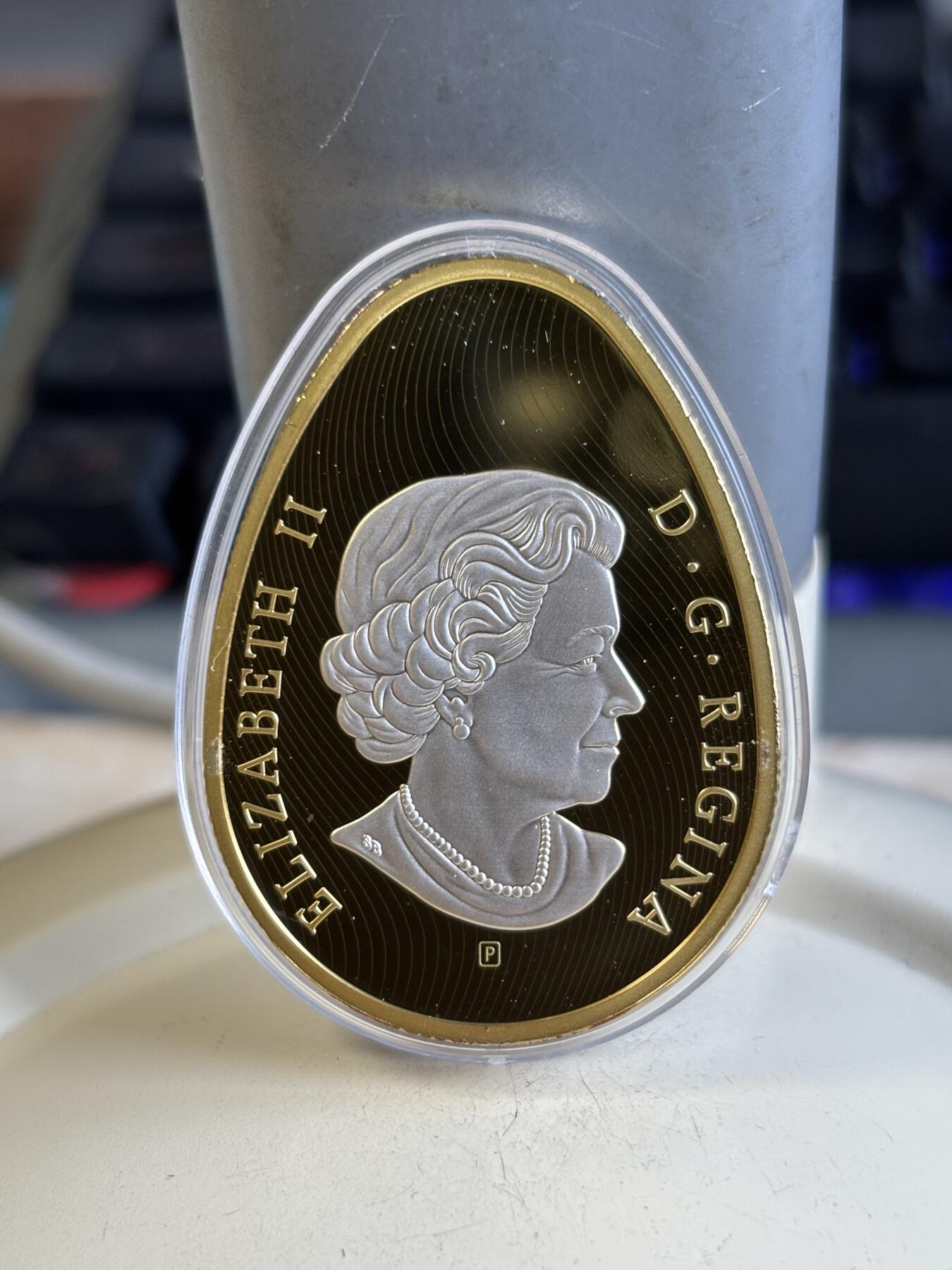 第194期拍卖 加拿大2018年彩色镀金彩蛋20加元椭圆1盎司纪念银币，9999银，31.82克，发行5000枚