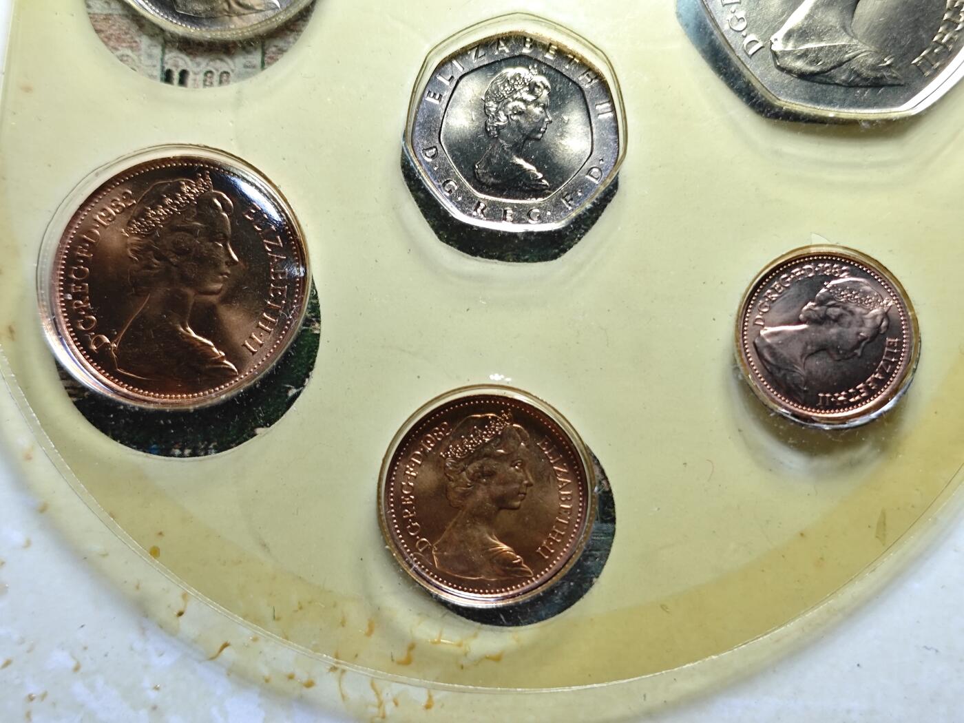 KK钱币收藏小铺   套币专场 2月预留时间 周末发货  1982英国大小面值一套