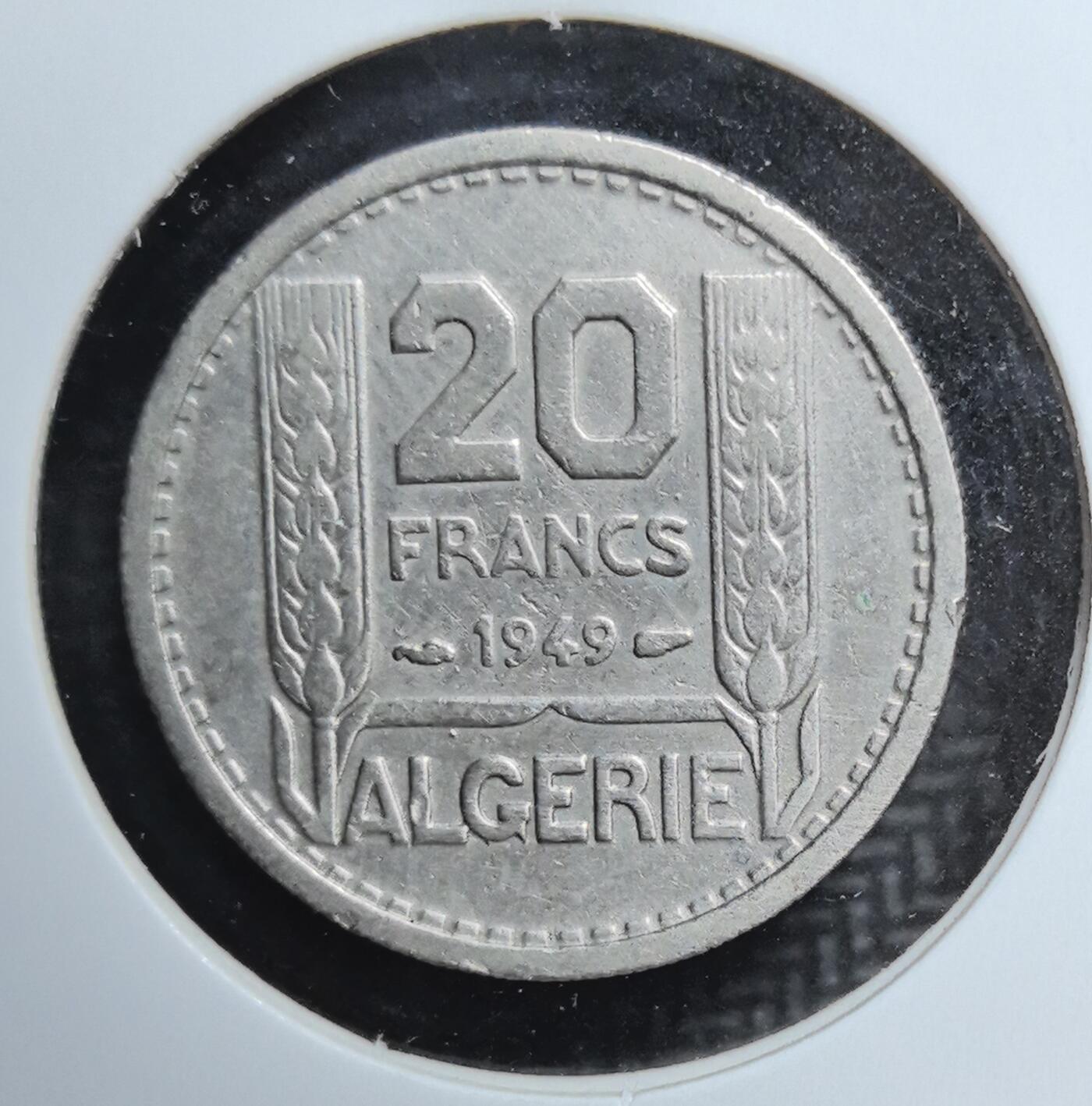 外国优质老铜币银币苏联纪念章，每周六晚九点倒数截拍，满百包邮可寄存，持续收拍 法属阿尔及利亚1949年20 法郎，正面稻穗纹饰与 “ALGERIE” 字样承载殖民时期农业经济记忆，背面法兰西女神头像彰显法属殖民货币特征，是见证北非殖民史与法语区货币文化的经典入门藏品。