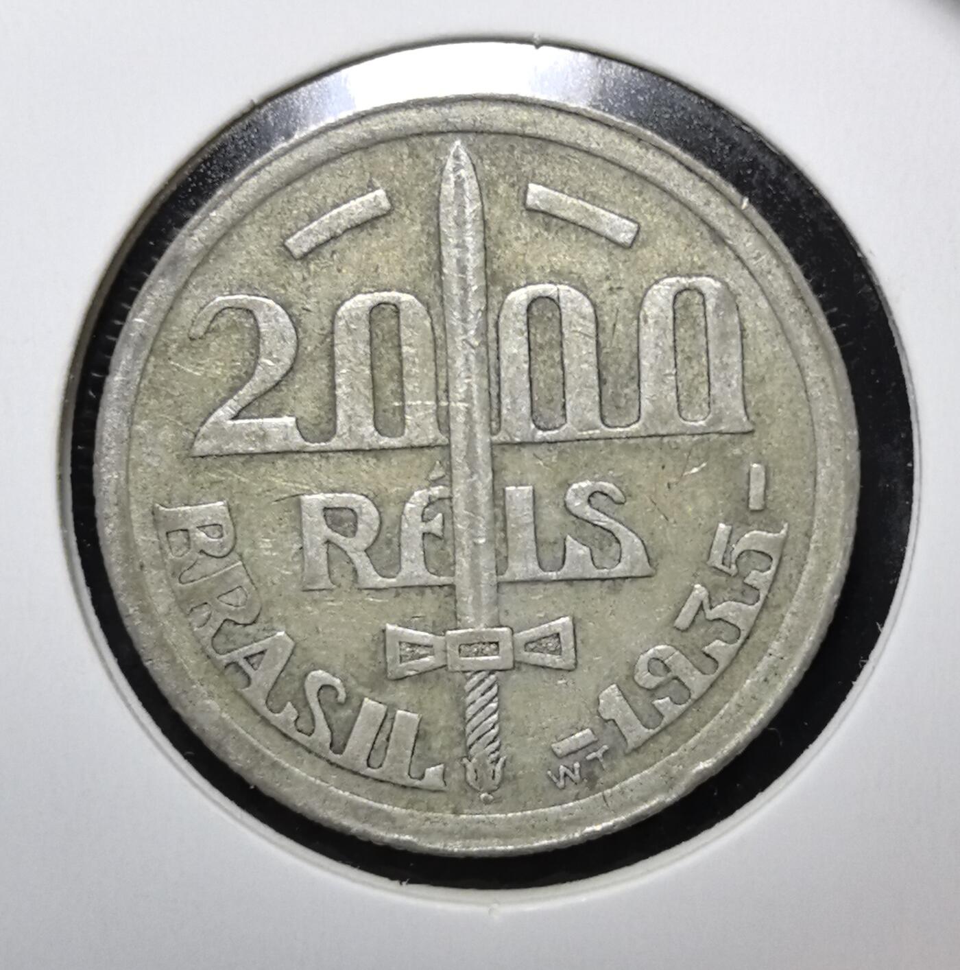 外国优质老铜币银币苏联纪念章，每周六晚九点倒数截拍，满百包邮可寄存，持续收拍 巴西1935年2000瑞斯银币。正面为民族英雄卡西亚斯公爵头像，背面立剑象征权威，属巴西 “杰出人物系列” 流通币，后被克鲁赛罗取代