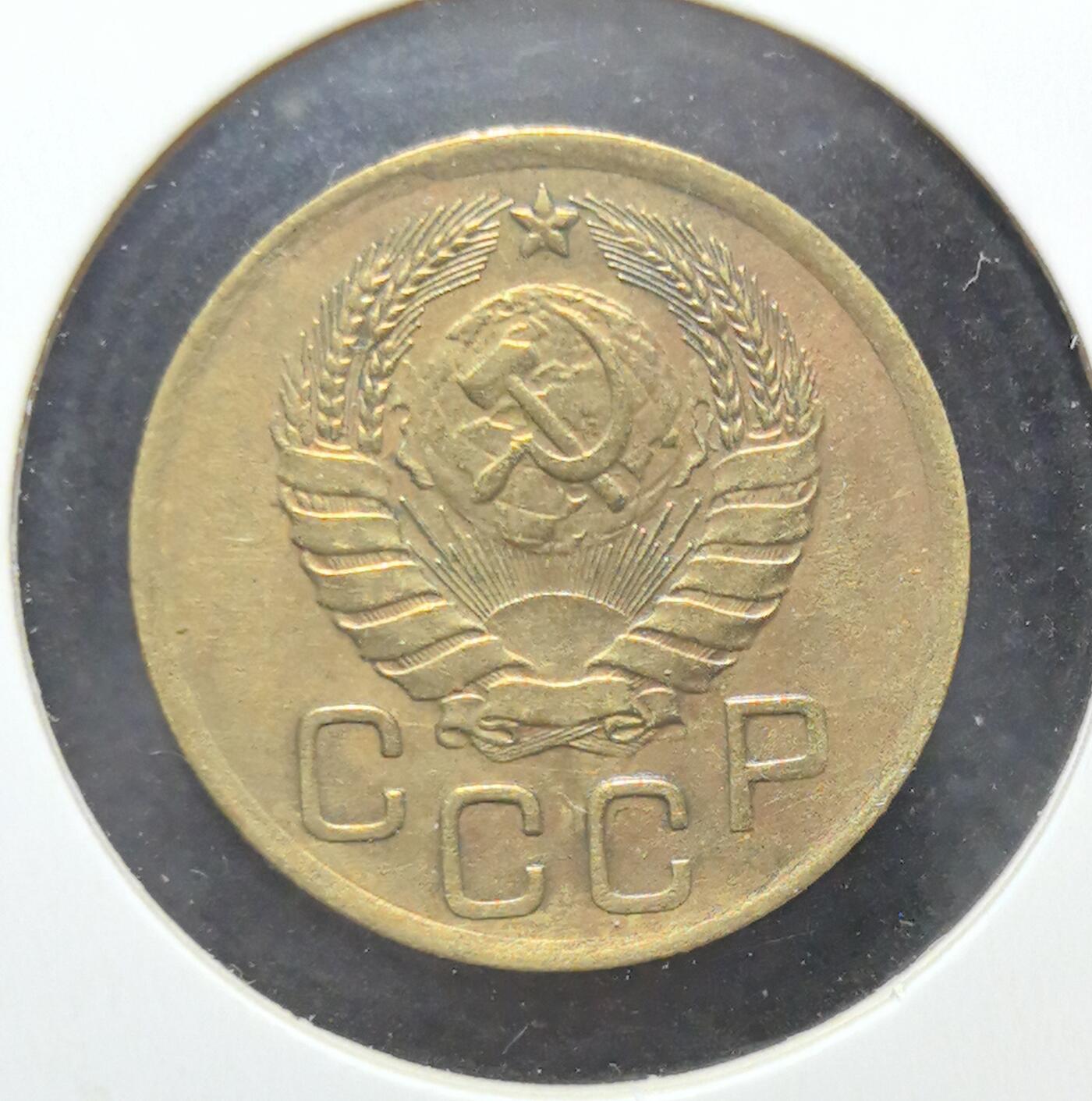 外国优质老铜币银币苏联纪念章，每周六晚九点倒数截拍，满百包邮可寄存，持续收拍 苏联1946年3戈比铜币，正面苏联国徽象征战后复兴，镰刀锤子与麦穗纹饰清晰有力，背面面值与年份见证冷战初期，铜质包浆温润，是极具红色历史与收藏价值的苏联钱币入门经典。