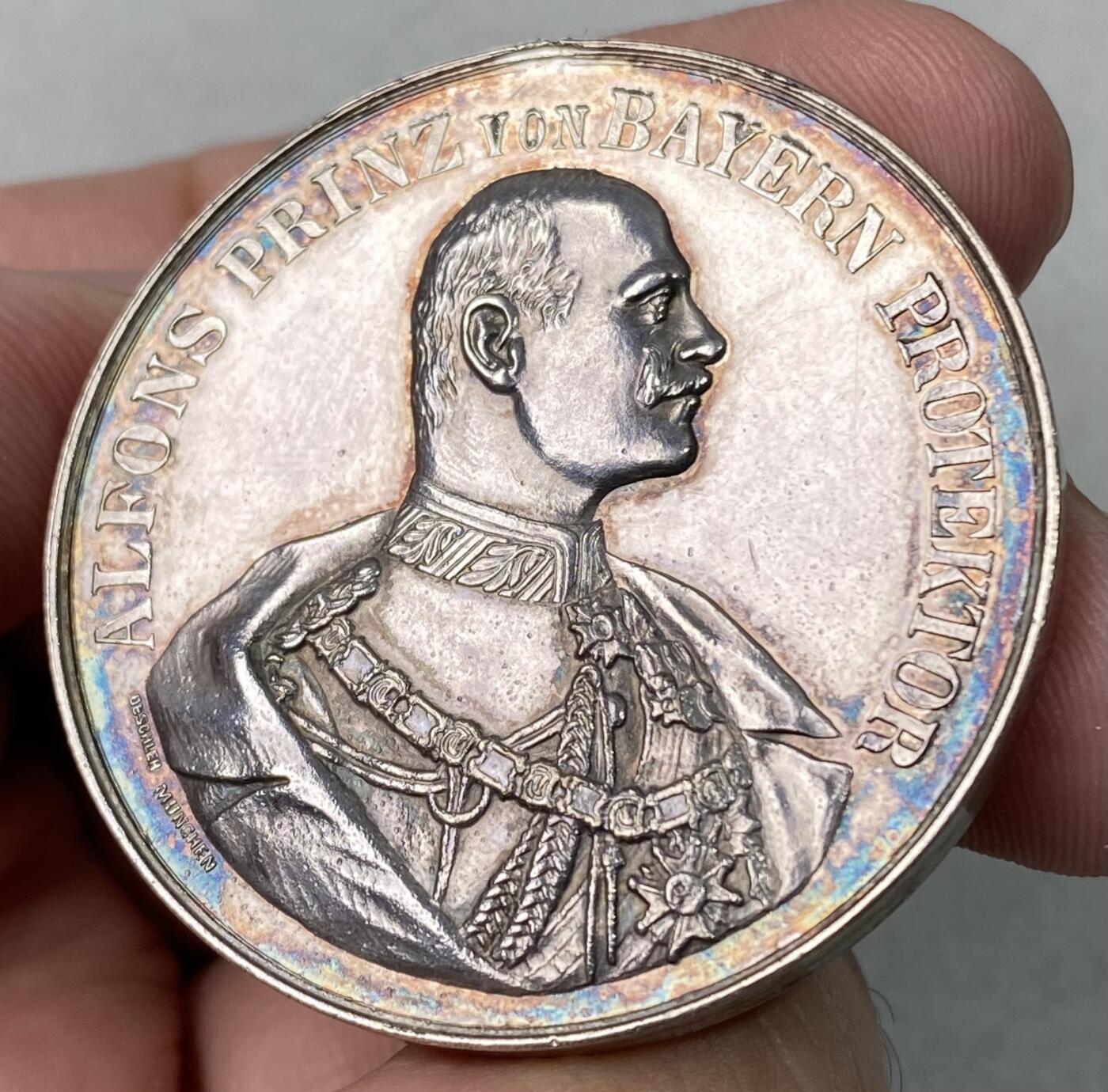万国钱币拍卖第063期 1905年德国巴伐利亚王子阿尔方斯纪念上巴伐利亚射击协会成立银章 原吊环去除 精铸镜面城市景观 40mm 28.3g