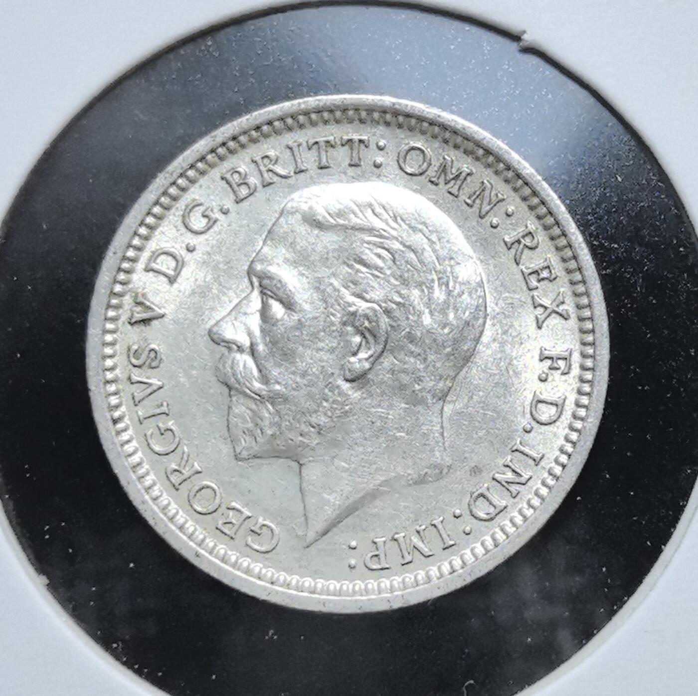 外国优质老铜币银币苏联纪念章，每周六晚九点倒数截拍，满百包邮可寄存，持续收拍 英国乔治五世1936年3 便士银币。正面为国王头像，背面是橡叶与橡果纹饰，见证英国战前货币体系，是英联邦传统小面值辅币的典型代表。